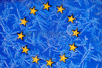 Berlin  Deutschland  Eiskristalle auf dem Logo der Europaeischen Union