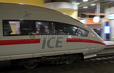 Berlin  Deutschland  Triebwagen eines ICE 3