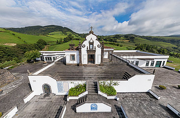 Portugal. Azoren-Archipel  Sao Miguel. Luftbild von einer Kirche Portugal. Azoren-Archipel  Sao Miguel. Luftaufnahme einer Kirche