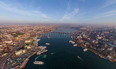 Truthahn. Luftbild von Istanbul  Bosphorus. Goldene Horn-Wasserstraße.