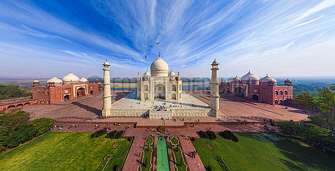 Indien  Uttar Pradesh  Agra  Luftbild des UNESCO-Weltkulturerbes Mumtaz Mahal-Tomb  Taj Mahal 1643 fertiggestellt von Moghol Emperor Shah Jahan in Erinnerung an seine tote Frau