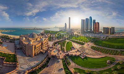 Vereinigte Arabische Emirate (Vereinigte Arabische Emirate). Abu Dhabi  Luftbild des Emirates Palace Hotel