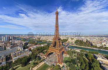 Frankreich. Paris (75) Luftansicht des Eiffelturms  Champ De Mars und Trocadero Square