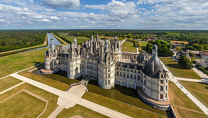 Frankreich. Loir-et-Cher (41) Luftbild von Chambord Castle (Loire Valley Burles)