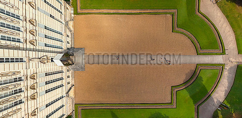 Frankreich. Loir-et-Cher (41) Luftbild des Gartens von Cheverny Burg (Loire Valley Castle)