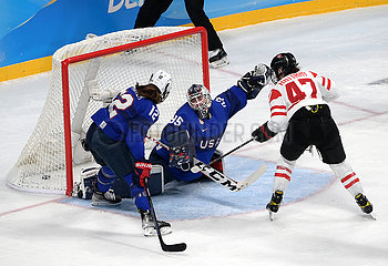 (XHTP)(BEIJING2022)CHINA-BEIJING-OLYMPIC WINTER GAMES-ICE HOCKEY-WOMEN'S PRELIMINARY-CANADA VS U.S. (CN)