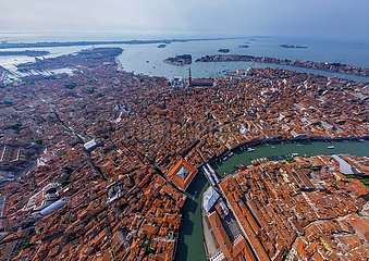 Italien. Panorama von Venedig  über dem Hauptkanal (Luftbild)