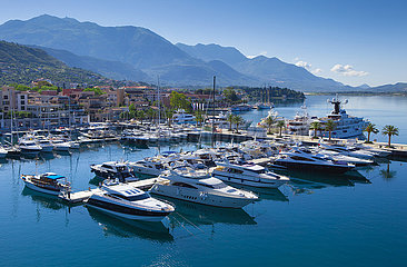 Luftbild des Hafens in Kotor Bay  Montenegro