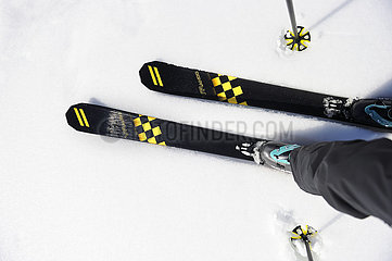 Frankreich  Haute-Savoie (74) Die legendäre Ski-Marke dynamisch von Ingrid Menet. Jean-Claud Killy  der berühmte französische Skifahrer  gewann mit diesen Skier viele Siege. Trek mit Dynamic Skitouren von Vrando