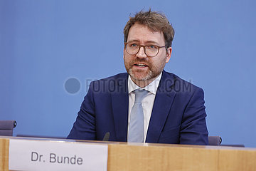Bundespressekonferenz zum Thema: Munich Security Report 2022