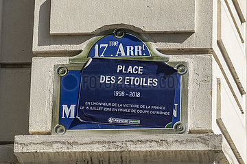 Frankreich. Paris (17 ° arrdt.) Place de l'etoile  Straßenschild nach dem Sieg der französischen Fußballmannschaft (Weltmeisterschaft 2018) wiederholt