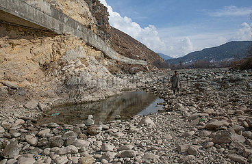 Kaschmir-Srinagar-Vertical Sinkloch