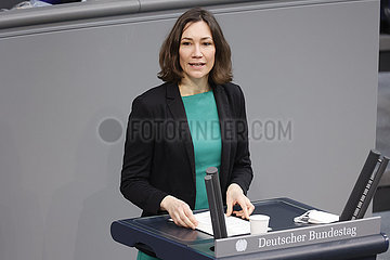 Bundestagsdebatte  Dt. Bundestag  Reichstagsgebaeude  17. Februar 2022  17. Februar 2022