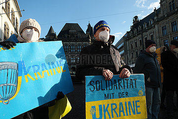 Deutschland  Bremen - Exil-Ukrainer und Belarussen protestieren gemeinsam gegen den Aufmarsch russischer Truppen in Osteuropa