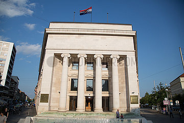 Kroatien  Zagreb - die Kroatische Nationalbank  Haupteingang