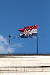 Kroatien  Zagreb - Kroatische Fahn auf dem Dach der Kroatischen Nationalbank