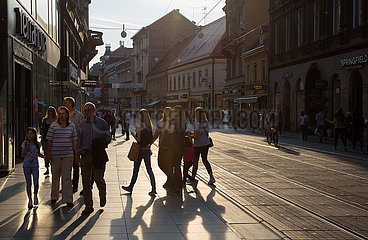 Kroatien  Zagreb - Die bekannte Einkaufsmeile Ilica in der City
