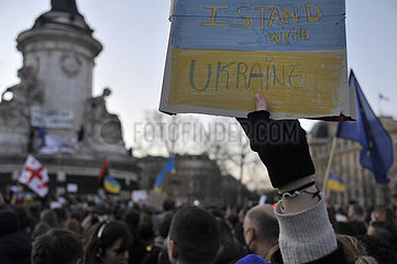 Die Ukrainer protestieren in Paris gegen die russische Invasion Frankreich. Paris (75) 2022.02.24th. Place de la Republique Square. Unterstützen Sie die Kundgebung im Ukraine -Land nach russischer Invasion