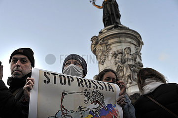 Die Ukrainer protestieren in Paris gegen die russische Invasion Frankreich. Paris (75) 2022.02.24th. Place de la Republique Square. Unterstützen Sie die Kundgebung im Ukraine -Land nach russischer Invasion