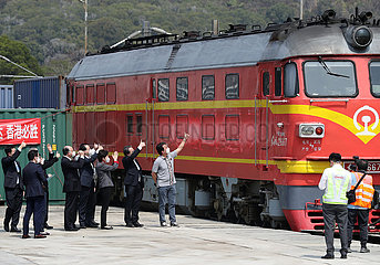 China-Hong Kong-Fracht-Zug-Anti-Covid-19-Supplies-Ankunft (CN)
