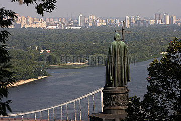 Dniepr River  Denkmal für Prinz Wladimir Sviatoslawich  Kiew  Ukraine
