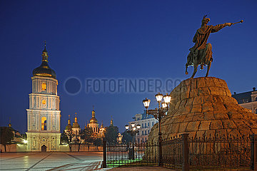 St. Sophia-Kloster  Glockenturm  Bogdan Khmielnitsky Statue  Kiew  Ukraine
