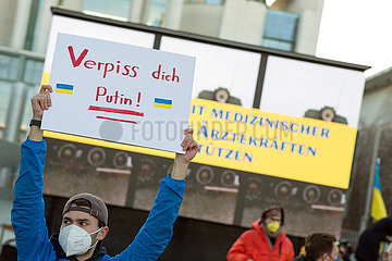 Berlin  Deutschland  DEU - Demonstration vor dem Kanzleramt unter dem Motto - Unterstuetzung fuer die Ukraine jetzt