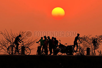 Indien-Assam-Nagaon-Sonnenuntergang