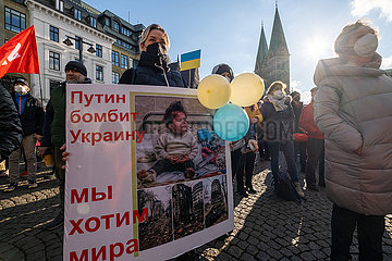 Deutschland  Bremen - We stand with Ukraine - Demonstration gegen Putins Krieg gegen die Ukraine