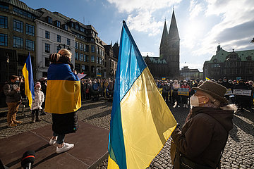 Deutschland  Bremen - We stand with Ukraine - Demonstration gegen Putins Krieg gegen die Ukraine