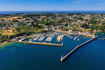 FRANKREICH. BRETAGNE. Morbihan (56) Golf von Gascony. Insel Groix. Luftbild des Hafens Tudy