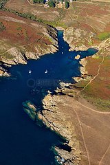FRANKREICH. BRETAGNE. Morbihan (56) Golf von Gascony. Insel Groix. Luftbild von Port Saint Nicolas