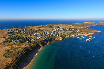 FRANKREICH. BRETAGNE. Morbihan (56) Insel von Houat. Luftbild von Port Saint Gildas