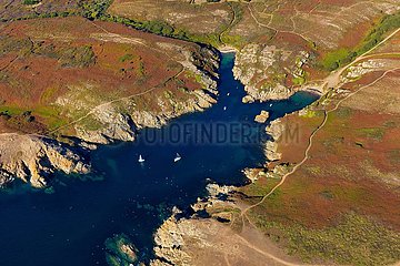 FRANKREICH. BRETAGNE. Morbihan (56) Golf von Gascony. Insel Groix. Luftbild von Port Saint Nicolas