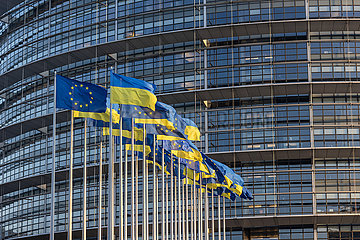 FRANCE  Alsace  Bas-Rhin (67) Strasbourg  European and Ukrainian flags in front of the European Parliament