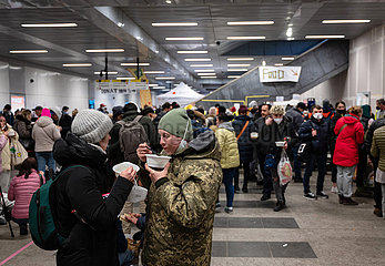 Berlin  Deutschland  Anlaufstelle fuer Fluechtlinge aus der Ukraine nach ihrer Ankunft am Berliner Hauptbahnhof