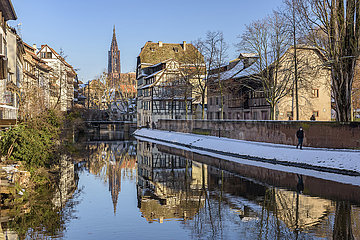 FRANCE  Alsace  Bas-Rhin (67)  Strasbourg  Ill River in the Petite France district and Strasbourg Cathedral in winter