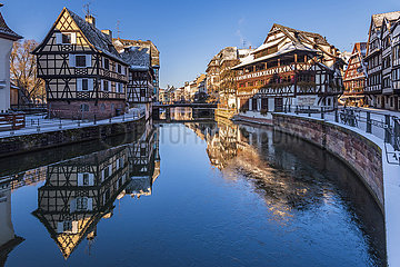 FRANCE  Alsace  Bas-Rhin (67)  Strasbourg  Ill river and Maison des Tanneurs in Petite France district in winter