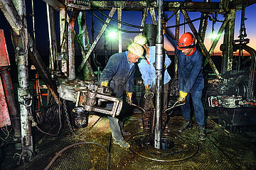 Algeria. Province of Ouargla: Sonatrach plant (Algerian oil and gas company) in the Algerian Sahara). A well in the TFT (Tin Fouyé Tabankort) gas field. Sonatrach is the first company in Africa)