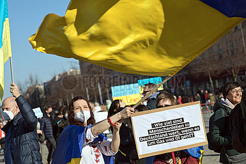 Berlin  Deutschland  DEU - Grossdemonstration gegen den kriegerischen Ueberfall Russlands auf die Ukraine.