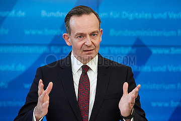 Berlin  Deutschland - Volker Wissing  Bundesminister fuer Digitales und Verkehr  bei einer Pressekonferenz im Bundesministerium.