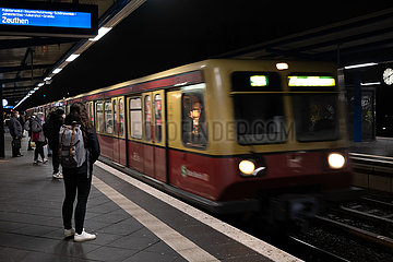 Deutschland  Berlin - S-Bahnhof Treptower Park
