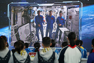 China-Weltraumstation-livestreamed Science-Vortrags-Zweitklasse (CN)