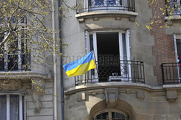 FRANKREICH. Paris (75) 7. Bezirk. Ukrainische Flagge