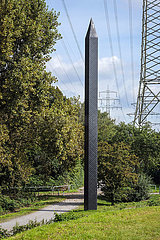 Carbon Obelisk  Kunst im Emscherpark  Essen  Nordrhein-Westfalen  Deutschland