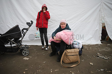 Polen  Medyka - Ukraine-Krieg  Ukrainische Fluechtlinge am Grenzuebergang Medyka warten auf die Weiterreise