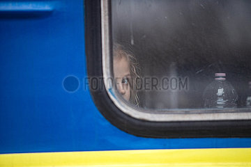 Polen  Chelm - Ukraine-Krieg: Zug mit ukrainischen Fluechtlingen der ukrainischen Eisenbahn erreicht den Bahnhof der Stadt nahe der polnisch-ukrainischen Grenze