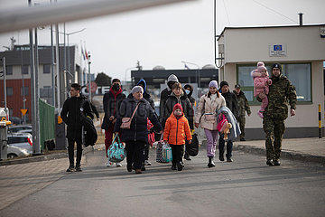Polen  Medyka - Ukraine-Krieg: Ukrainische Fluechtlinge am Grenzuebergang Medyka