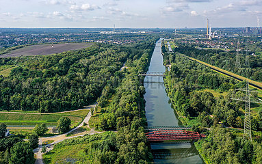 Kanaluferpark Schurenbachhalde  Essen  Nordrhein-Westfalen  Deutschland