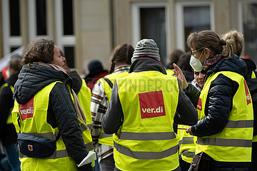 Deutschland  Bremen - Verdi-Warnstreik von Beschaeftigten aus Sozial- und Erziehungsberufen